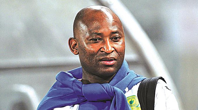 Peter Ndlovu urges Knowledge Musona to come out of retirement Peter Ndlovu