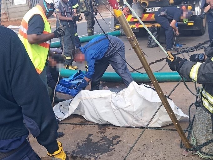 plumbers who died in manhole