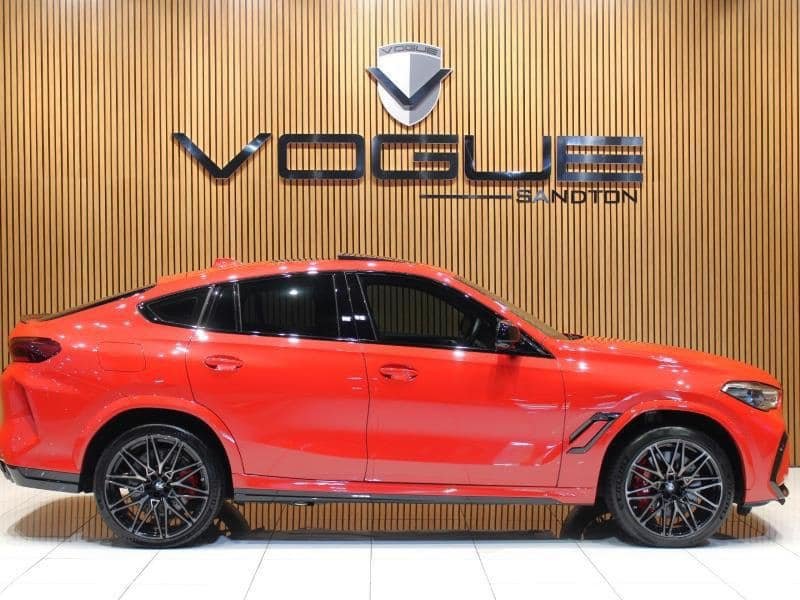 Sir Wicknell Chivayo honors soccer legend Peter Ndlovu with a luxury BMW