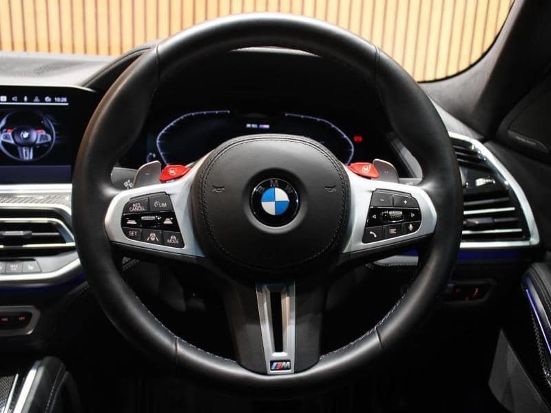 Sir Wicknell Chivayo honors soccer legend Peter Ndlovu with a luxury BMW