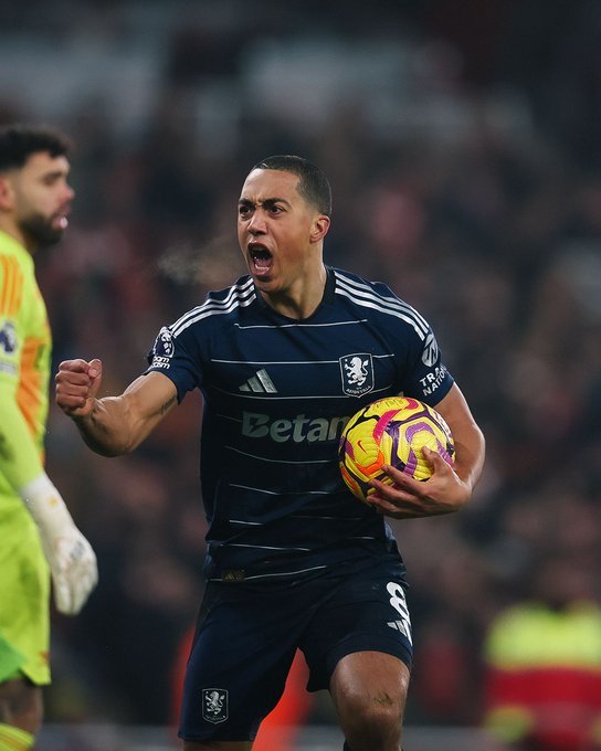 Arsenal 2 - 2 Aston Villa