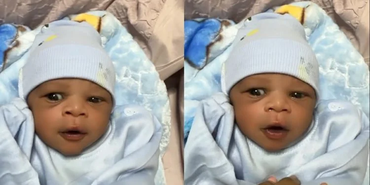 Malloti and Hulengende shows off their baby’s face